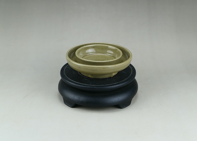 古玩陶瓷龍泉青瓷托盤真品鑒賞圖