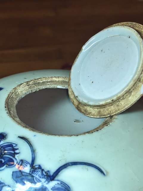 古玩陶瓷豆青釉青花人物紋西瓜罐真品鑒賞圖