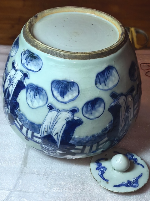 古玩陶瓷豆青釉青花人物紋西瓜罐真品鑒賞圖