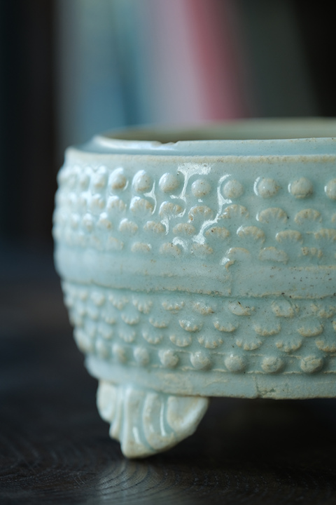 古玩陶瓷南宋影青印花三足香爐真品鑒賞圖