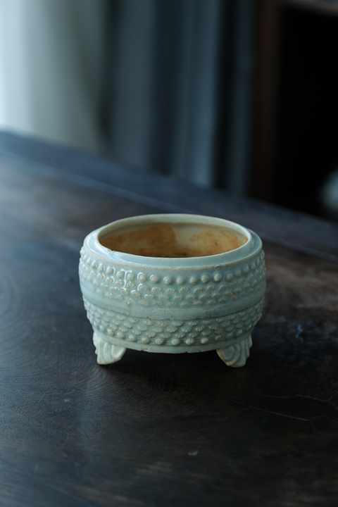 古玩陶瓷南宋影青印花三足香爐真品鑒賞圖