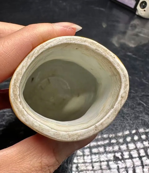 古玩陶瓷青花加彩花卉紋奶壺真品鑒賞圖