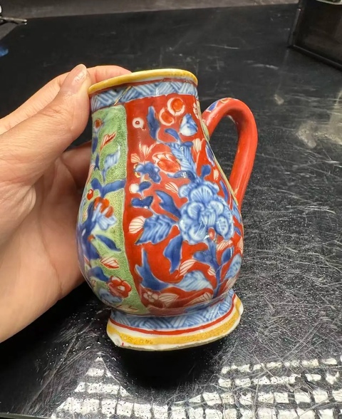 古玩陶瓷青花加彩花卉紋奶壺真品鑒賞圖