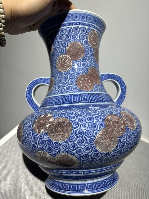 古玩陶瓷青花釉里紅花卉雙耳尊真品鑒賞圖