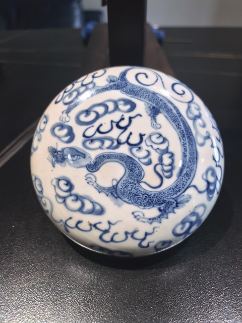 古玩陶瓷青花煨瓷云龍紋印泥盒拍賣，當前價格8288元