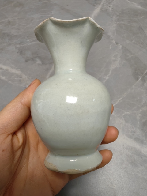 古玩陶瓷青白釉花口瓶真品鑒賞圖