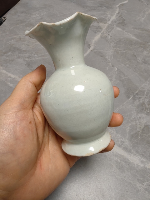 古玩陶瓷青白釉花口瓶真品鑒賞圖