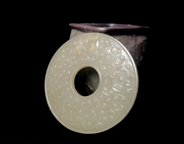 古玩玉器明代和田玉雕大玉璧 “魑龍紋璧”拍賣,當前價格10000000元