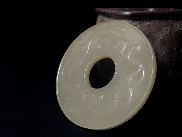 古玩玉器明代和田玉雕大玉璧 “魑龍紋璧”拍賣,當前價格10000000元