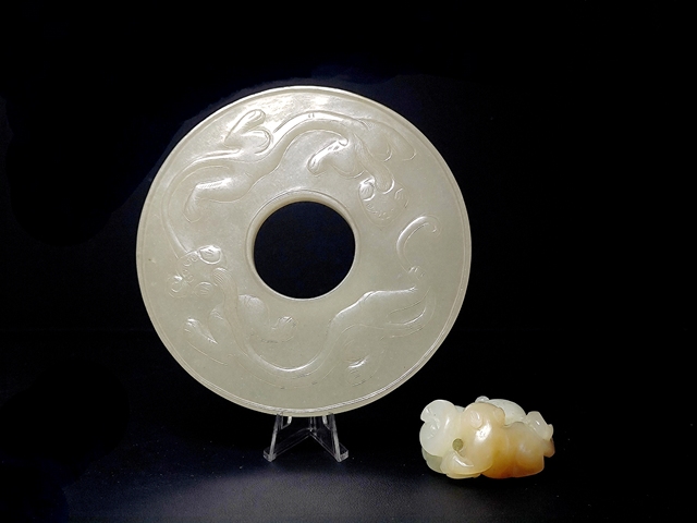 古玩玉器明代和田玉雕大玉璧 “魑龍紋璧”拍賣,當前價格10000000元