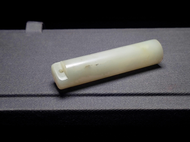 古玩玉器清代和田玉雕“素紋翎管”拍賣，當前價格10000000元