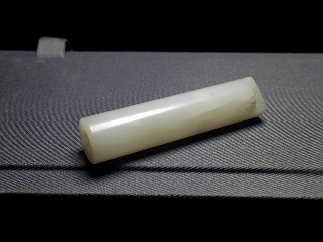 古玩玉器清代和田玉雕“素紋翎管”拍賣，當前價格10000000元