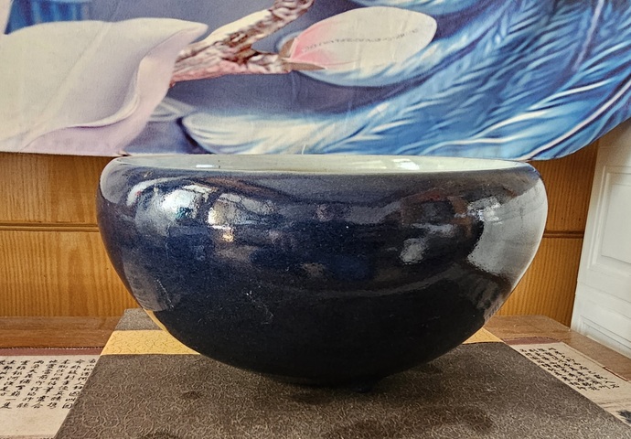 古玩陶瓷霽藍(lán)釉三乳足缽式香爐真品鑒賞圖