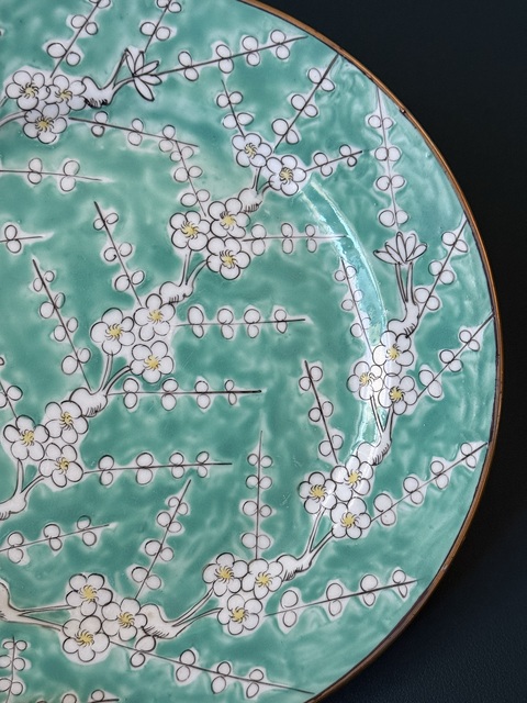 古玩陶瓷民國(guó)·素三彩綠冰梅大盤(pán)全品拍賣(mài)，當(dāng)前價(jià)格900元