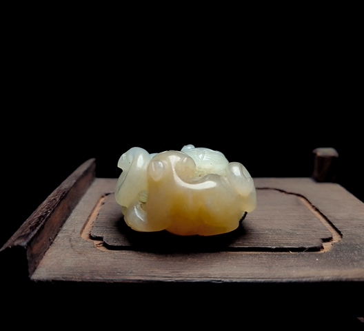 古玩玉器清代和田玉圓雕“雙獾”拍賣，當前價格18000元