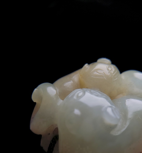 古玩玉器清代和田玉圓雕“雙獾”拍賣，當前價格18000元