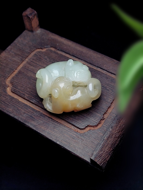 古玩玉器清代和田玉圓雕“雙獾”拍賣，當前價格18000元