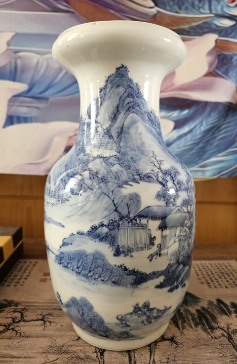 古玩陶瓷晚清?宣得年制款青花人物山水洗口瓶(超細路)拍賣,當前價格3500元