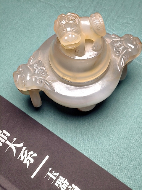 古玩玉器清代瑪瑙雕“三足雙耳爐”拍賣，當前價格10000000元