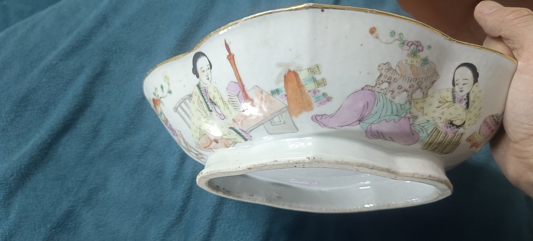 古玩陶瓷海棠型粉彩貢盤真品鑒賞圖