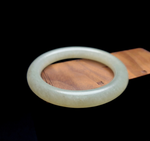 古玩玉器清代和田玉雕“素紋手鐲”拍賣,當前價格10000000元