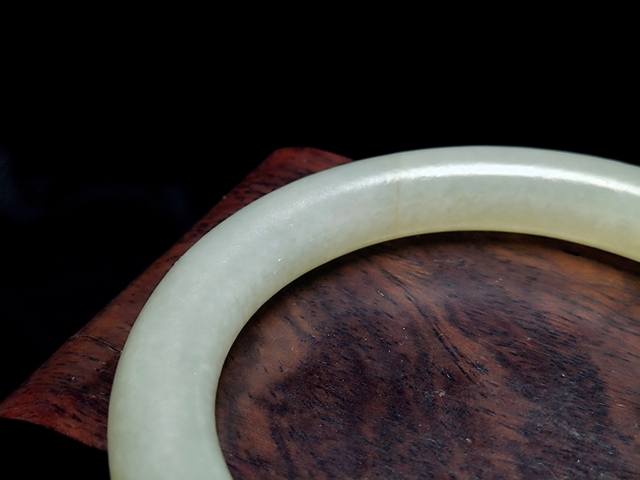 古玩玉器清代和田玉雕“素紋手鐲”拍賣,當前價格10000000元