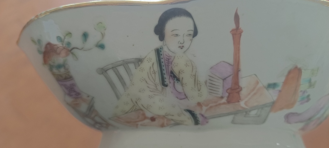 古玩陶瓷海棠型粉彩貢盤真品鑒賞圖