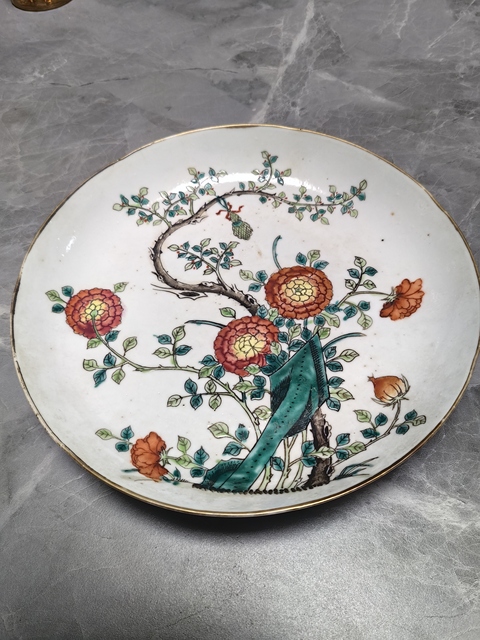 古玩陶瓷粉彩洞石花卉紋盤真品鑒賞圖