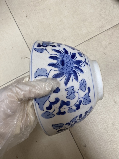 古玩陶瓷青花花卉紋碗真品鑒賞圖