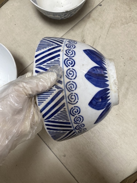 古玩陶瓷青花花卉紋碗真品鑒賞圖