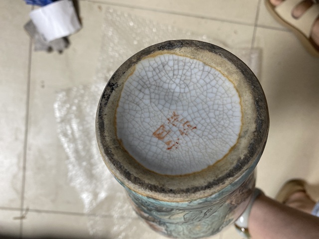 古玩陶瓷哥釉粉彩山水人物撇口瓶真品鑒賞圖