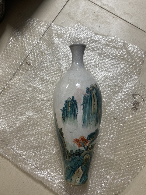 古玩陶瓷哥釉粉彩山水人物撇口瓶真品鑒賞圖