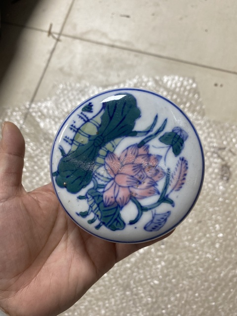 古玩陶瓷釉下彩花卉紋粉盒真品鑒賞圖