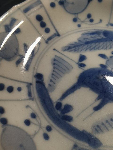 古玩陶瓷桃鹿紋青花盤真品鑒賞圖