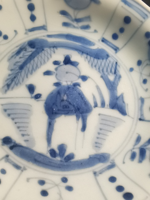 古玩陶瓷桃鹿紋青花盤真品鑒賞圖