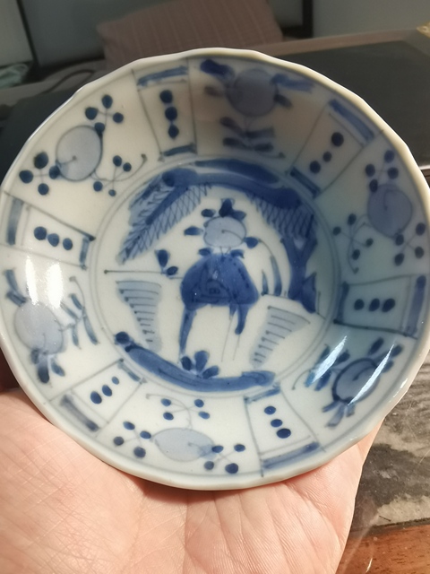 古玩陶瓷桃鹿紋青花盤真品鑒賞圖