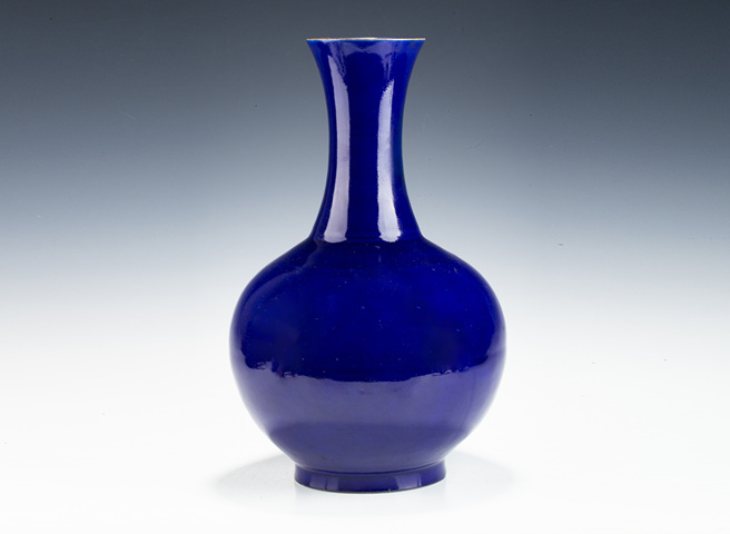 古玩陶瓷清末民初·霽藍釉賞瓶真品鑒賞圖