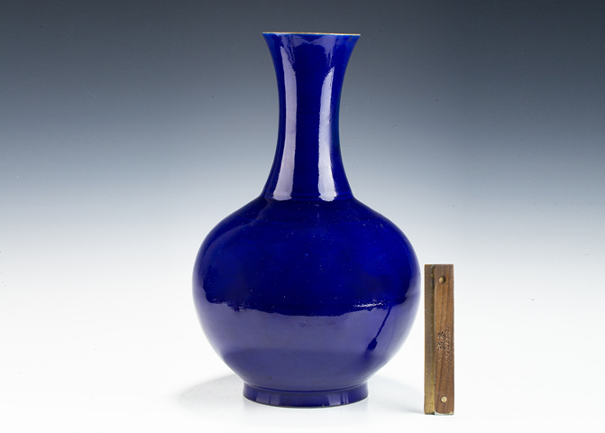 古玩陶瓷清末民初·霽藍釉賞瓶真品鑒賞圖