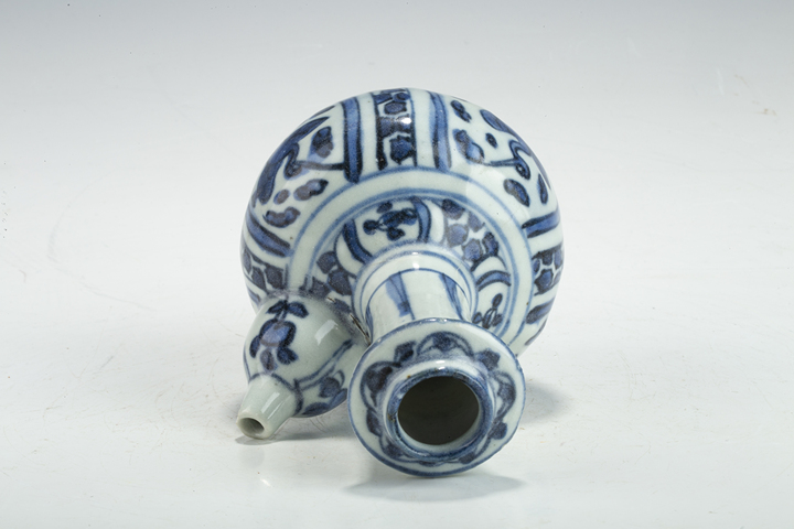 古玩陶瓷明晚·青花開窗云鶴紋軍持真品鑒賞圖