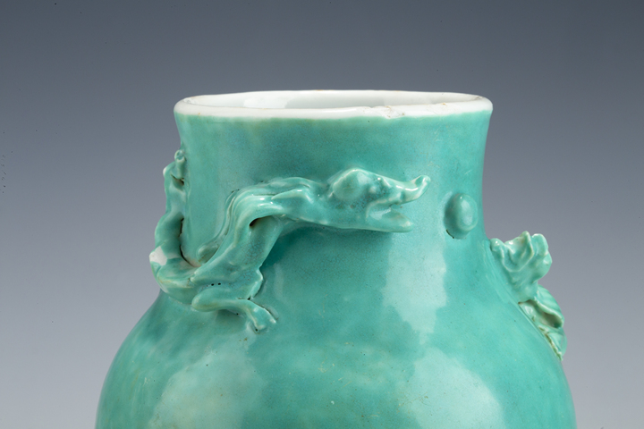 古玩陶瓷清晚·綠釉堆塑螭龍瓶真品鑒賞圖