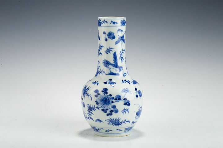 古玩陶瓷清晚·青花花鳥紋天球瓶真品鑒賞圖