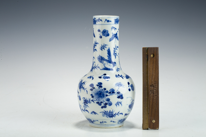 古玩陶瓷清晚·青花花鳥紋天球瓶真品鑒賞圖