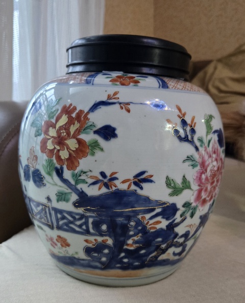 古玩陶瓷青花加粉彩花卉紋罐真品鑒賞圖