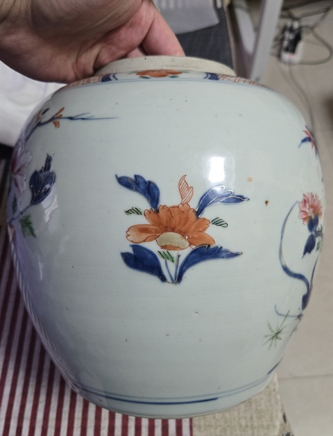 古玩陶瓷青花加粉彩花卉紋罐真品鑒賞圖