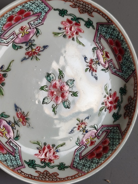 古玩陶瓷粉彩盤真品鑒賞圖