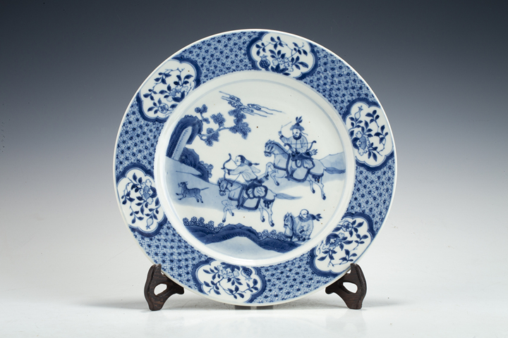 古玩陶瓷清中早·青花狩獵圖折沿盤真品鑒賞圖