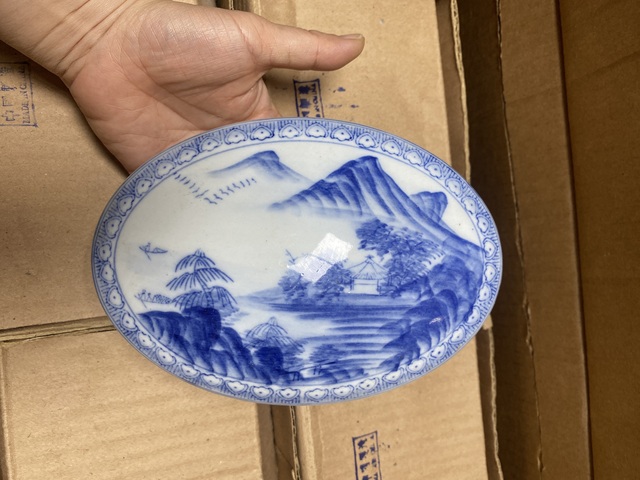 古玩陶瓷山水紋青花蓋盒真品鑒賞圖