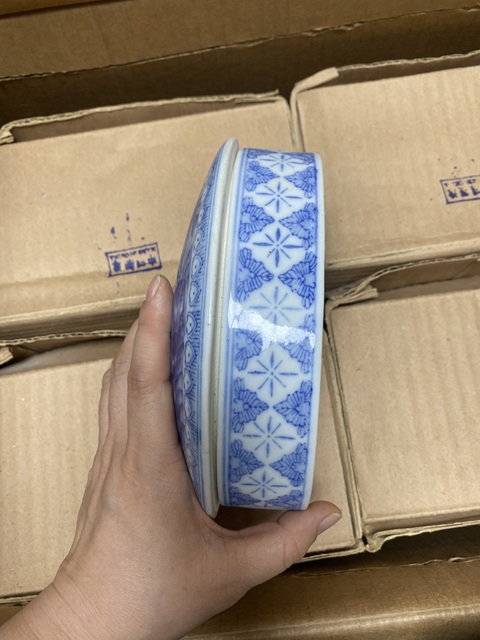 古玩陶瓷山水紋青花蓋盒真品鑒賞圖