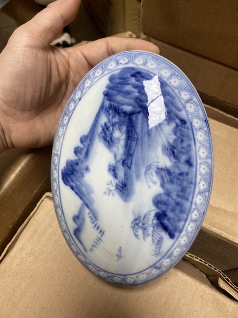 古玩陶瓷山水紋青花蓋盒真品鑒賞圖