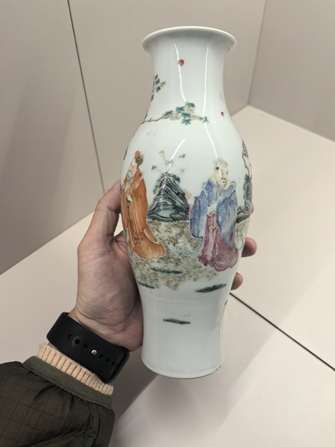 古玩陶瓷粉彩人物橄欖瓶真品鑒賞圖